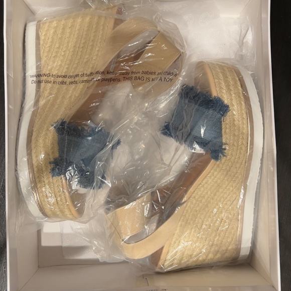 Steve Madden Venus Platform Wedge - Size 9 (NIB) - Picture 2 of 5